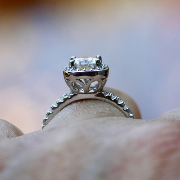 Moissanite Engagement Ring Sterling Silver Top Grade VVS D Colour size 6 1/4 - Picture 6 of 10